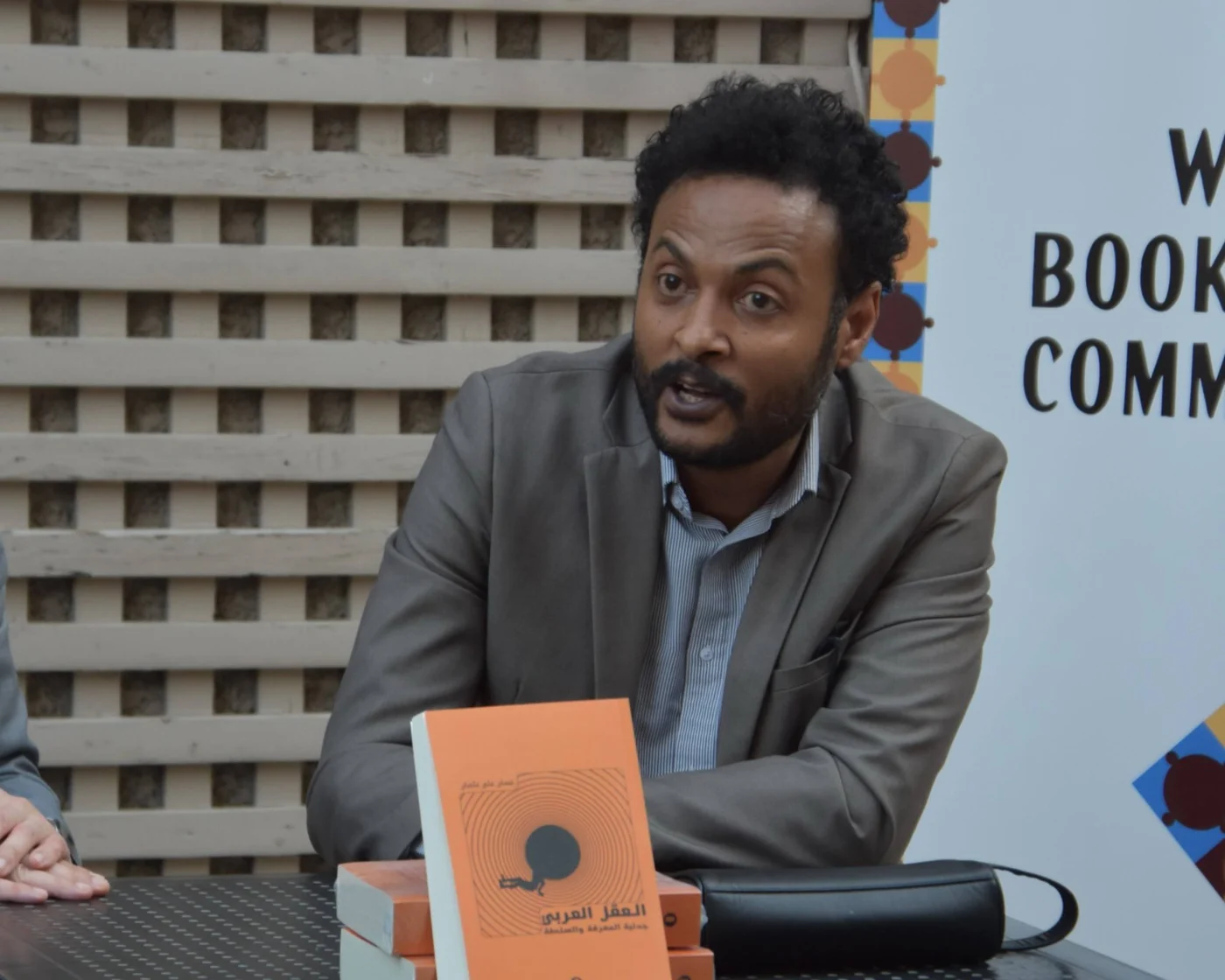 غسان علي عثمان في ندوة العقل العربي بمكتبة ديوان